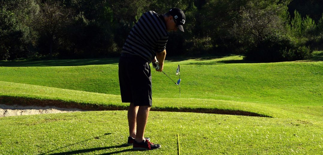Golf Pitching & Chipping: Playing From an Upslope